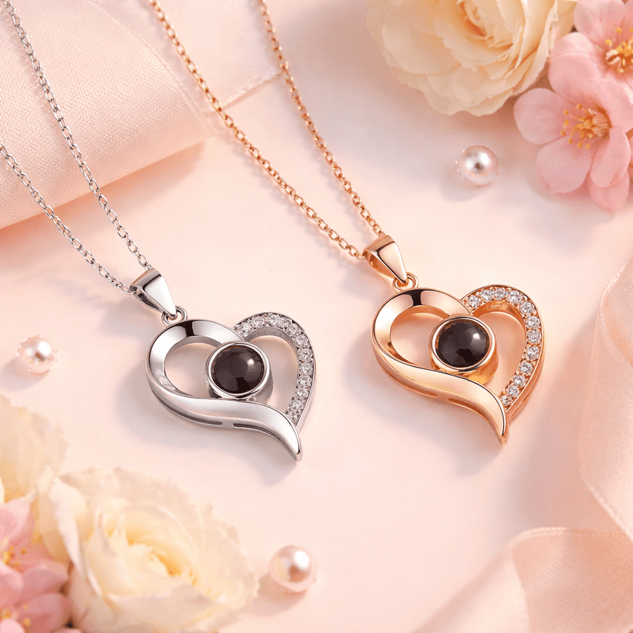 Collar Corazón Proyector “MOM” – Un Regalo con Significado + Caja de lujo