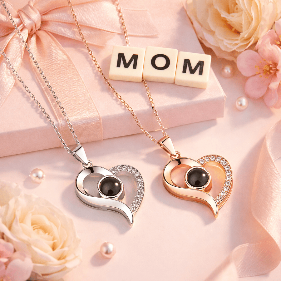 Collar Corazón Proyector “MOM” – Un Regalo con Significado + Caja de lujo